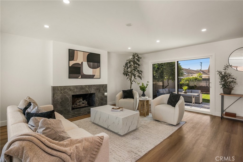5202 Del Sur Circle