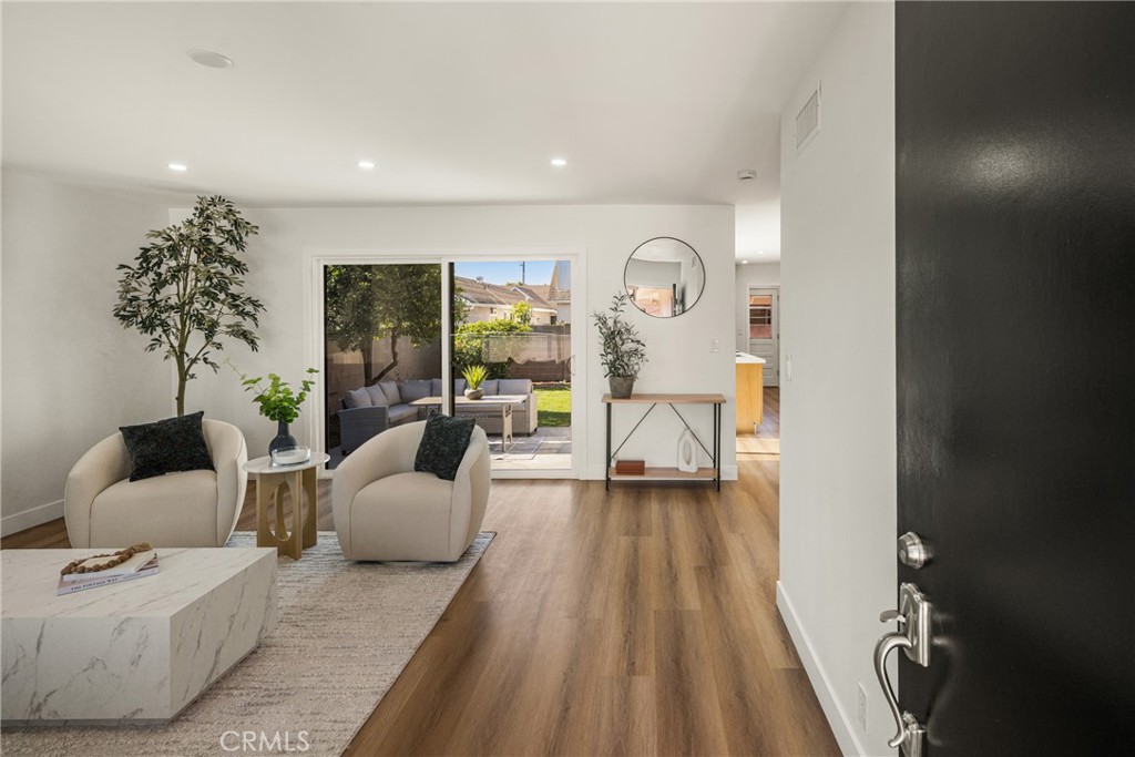 5202 Del Sur Circle