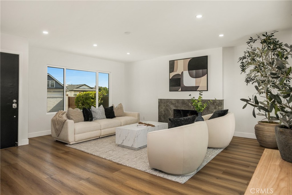 5202 Del Sur Circle