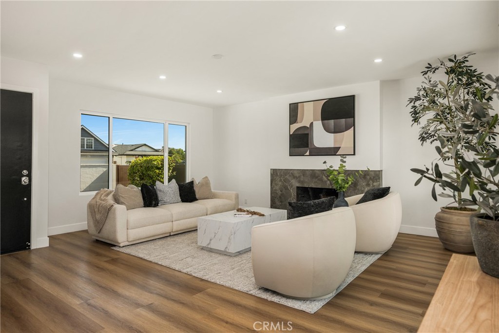 5202 Del Sur Circle