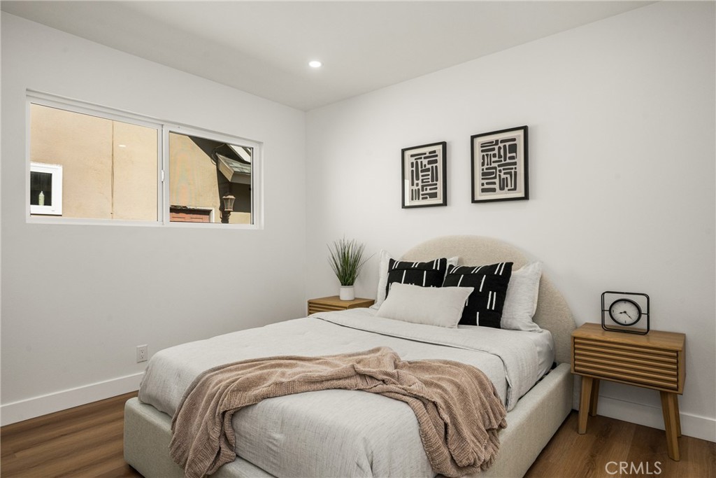 5202 Del Sur Circle