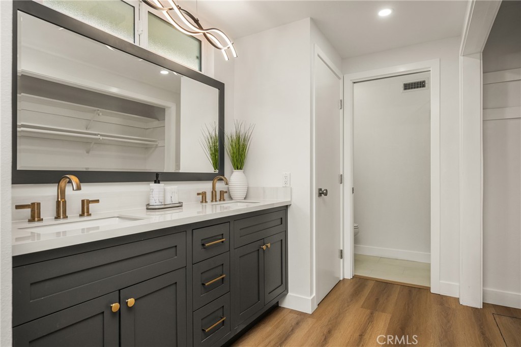 5202 Del Sur Circle