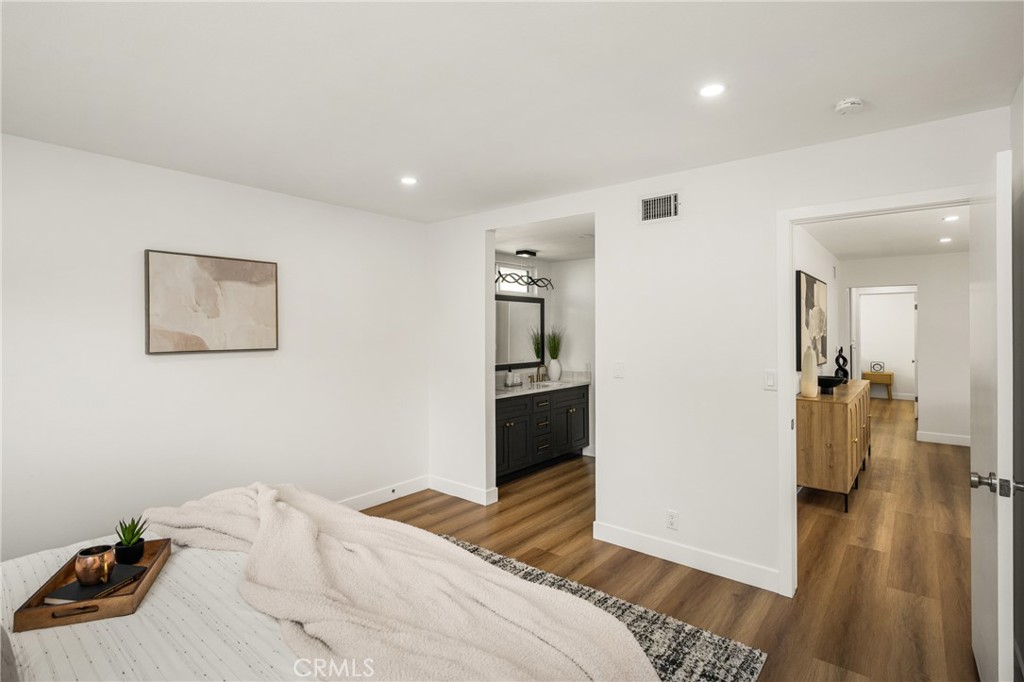 5202 Del Sur Circle