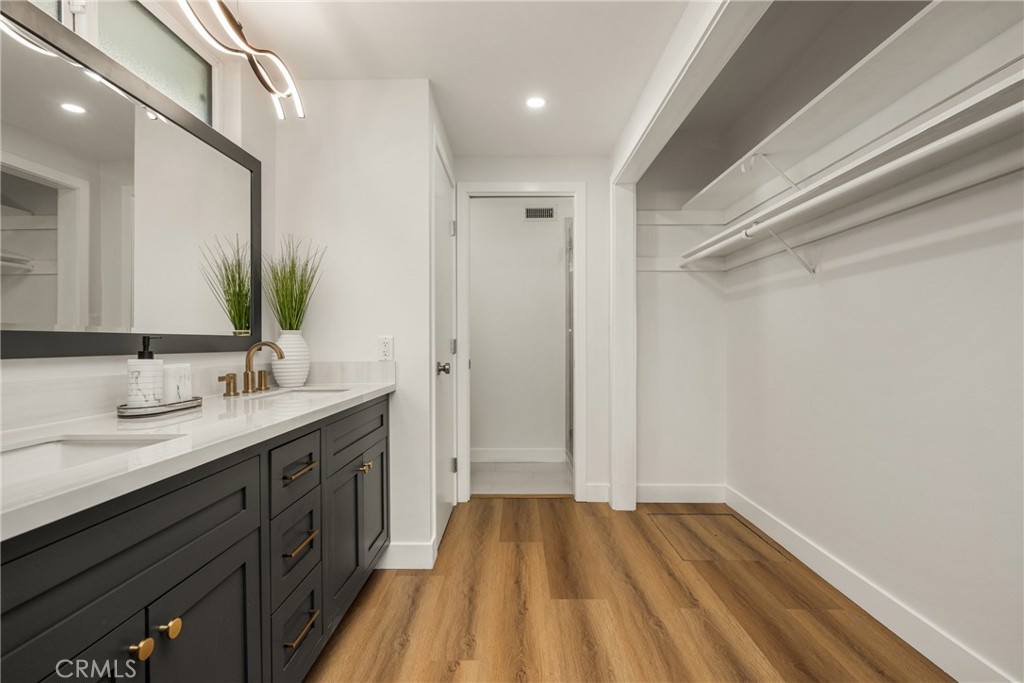 5202 Del Sur Circle