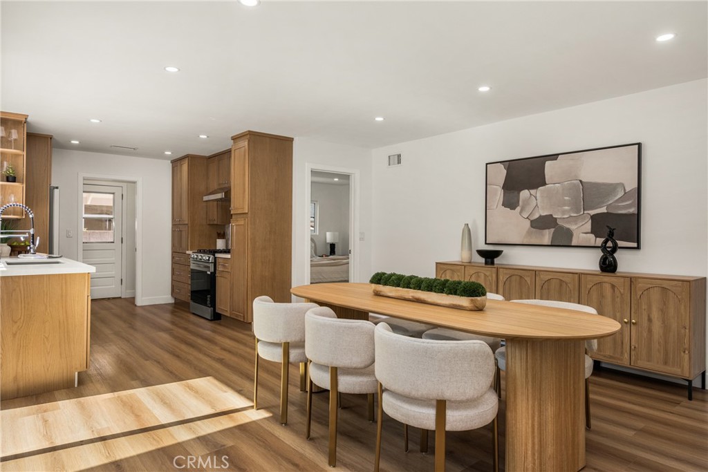 5202 Del Sur Circle
