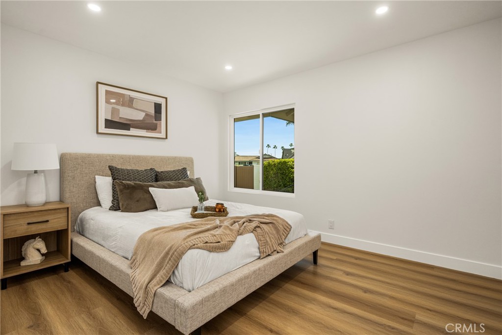 5202 Del Sur Circle