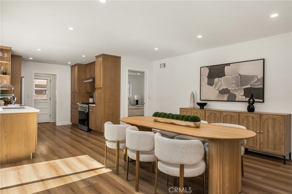5202 Del Sur Circle