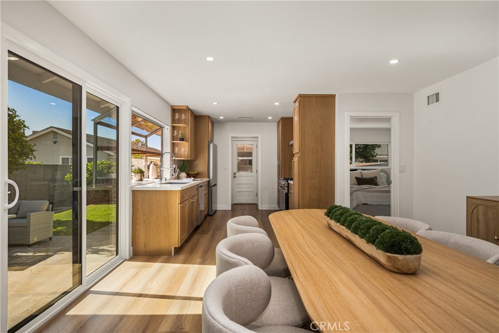 5202 Del Sur Circle