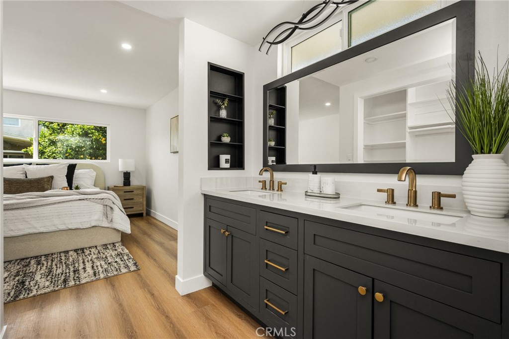 5202 Del Sur Circle