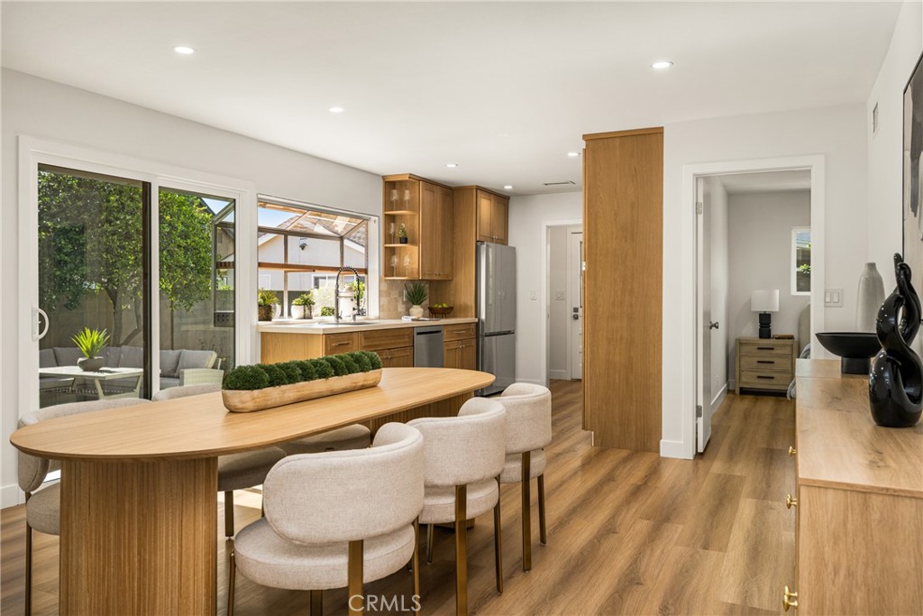 5202 Del Sur Circle