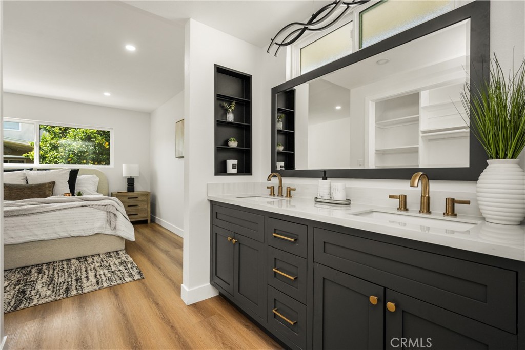 5202 Del Sur Circle