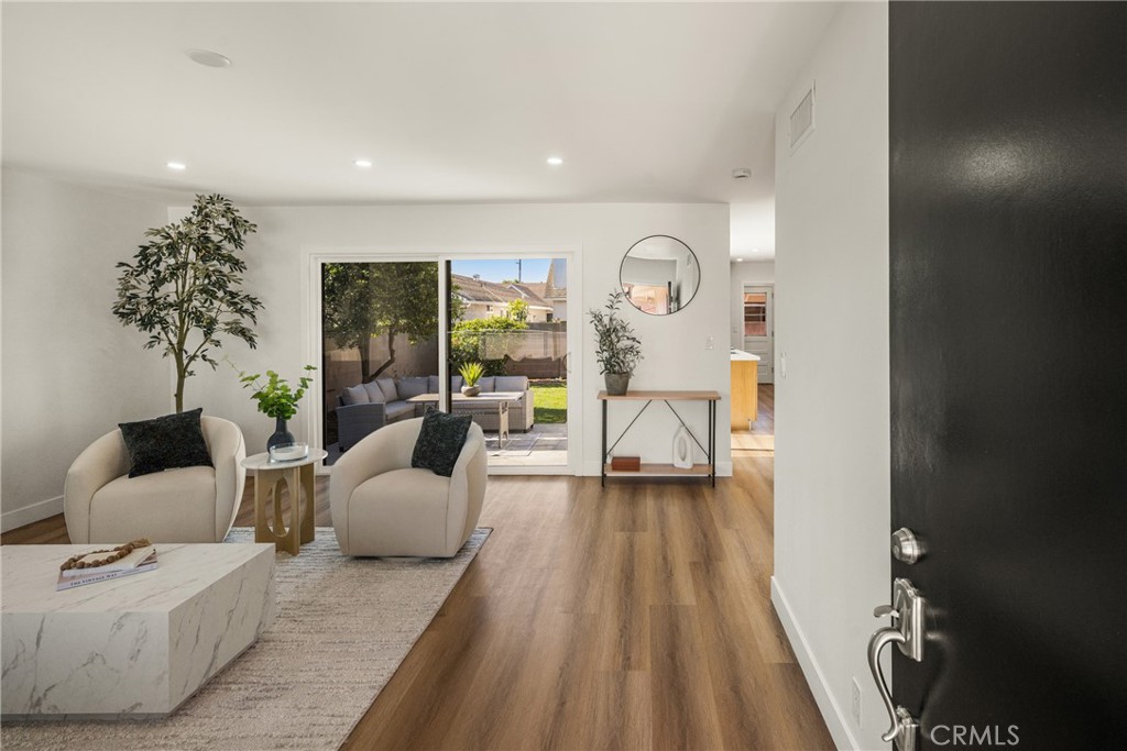 5202 Del Sur Circle
