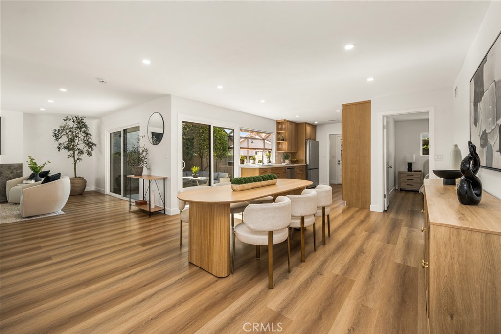 5202 Del Sur Circle