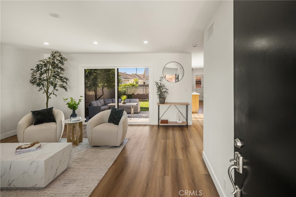 5202 Del Sur Circle