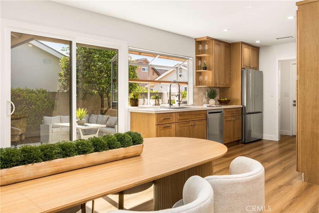5202 Del Sur Circle