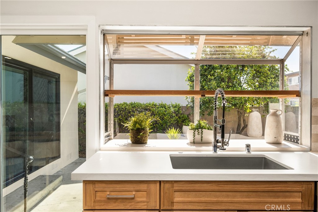 5202 Del Sur Circle