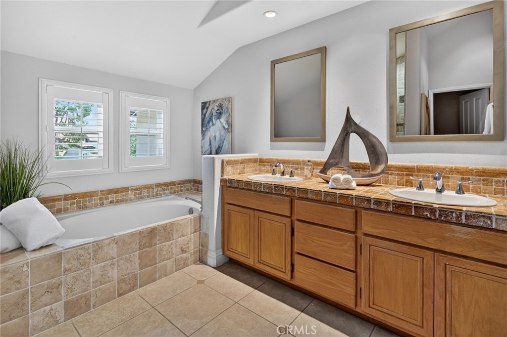 38 CAMERAY HEIGHTS