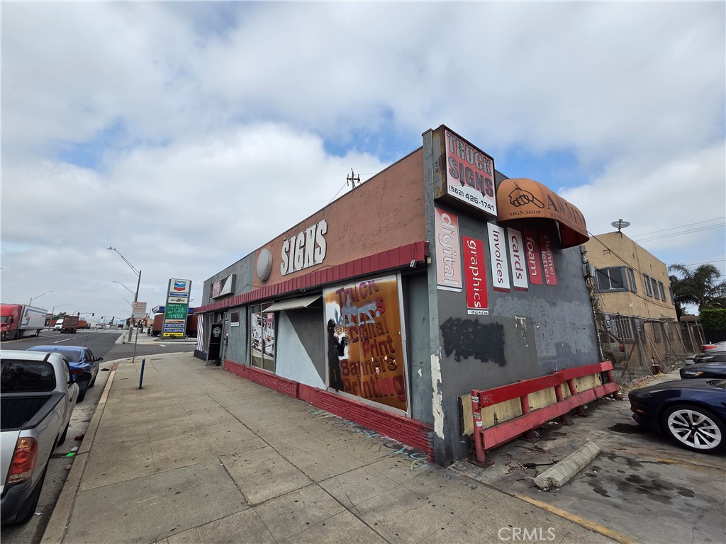 1561 W Pacific Coast