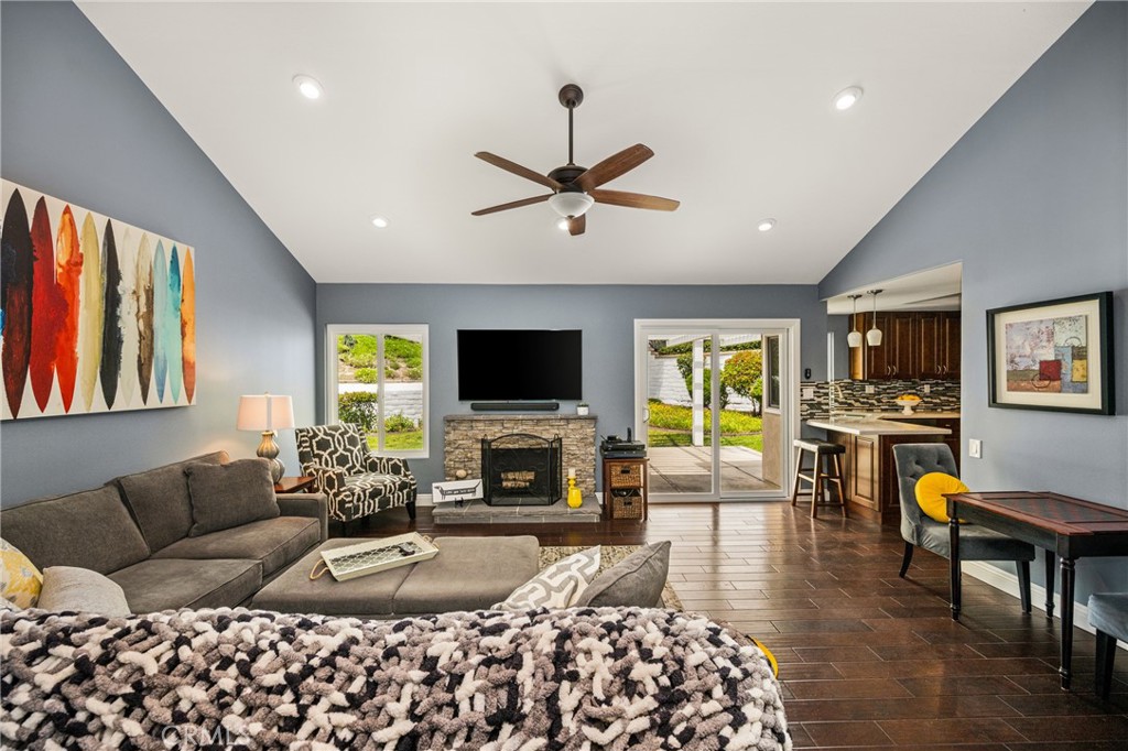 4907 Avenida De Las Estrellas