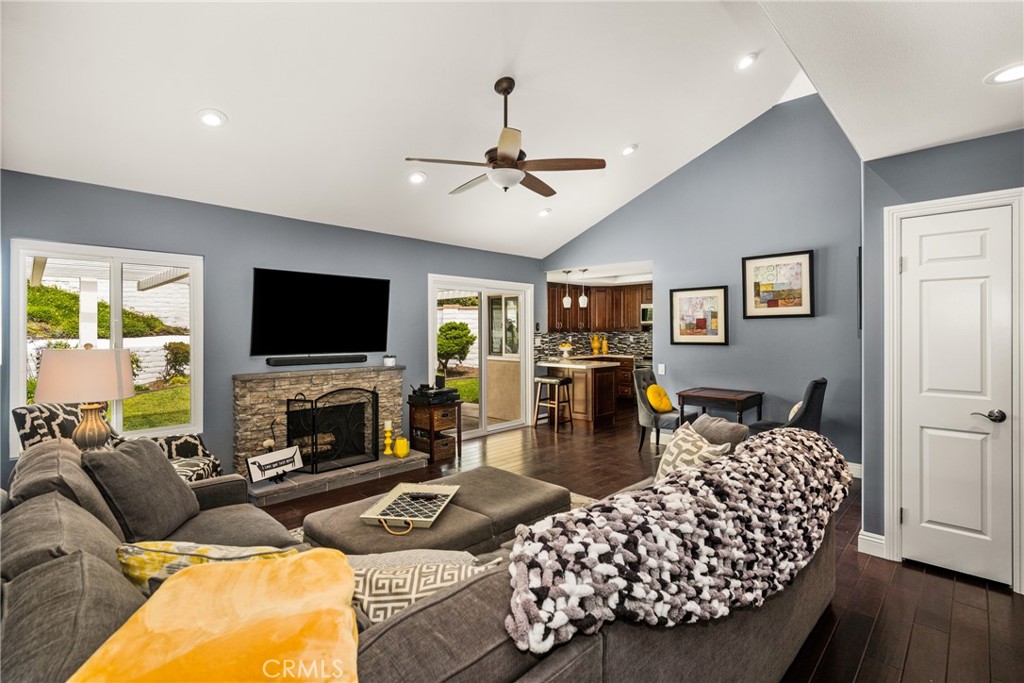 4907 Avenida De Las Estrellas