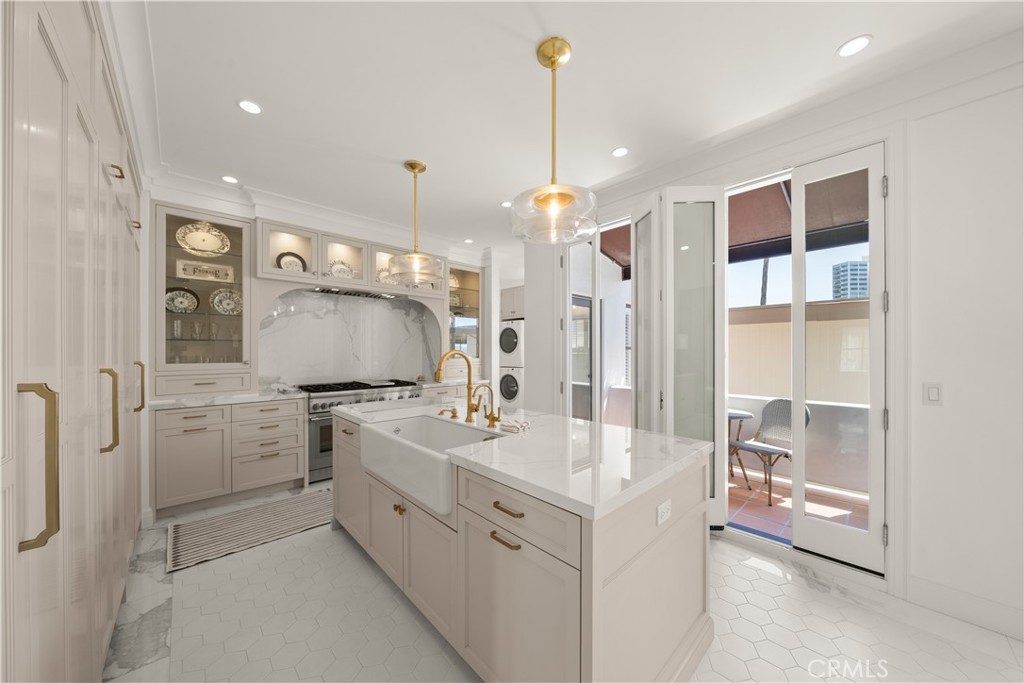 2625 E Ocean