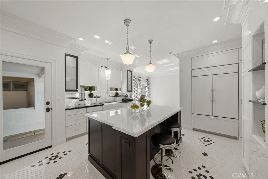 2625 E Ocean