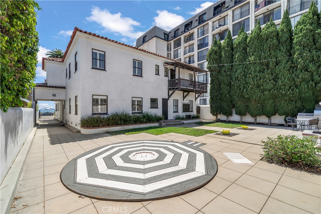 2625 E Ocean