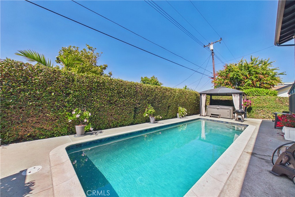 5089 Saratoga Avenue