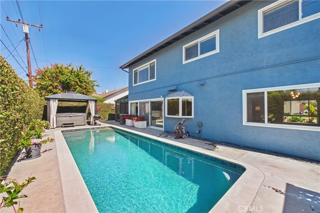5089 Saratoga Avenue