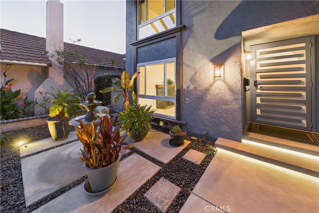 5089 Saratoga Avenue