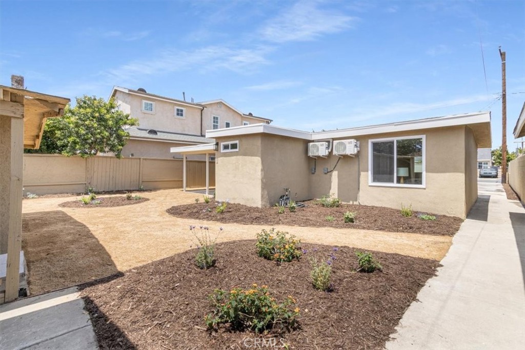 2422 W Pomona Street
