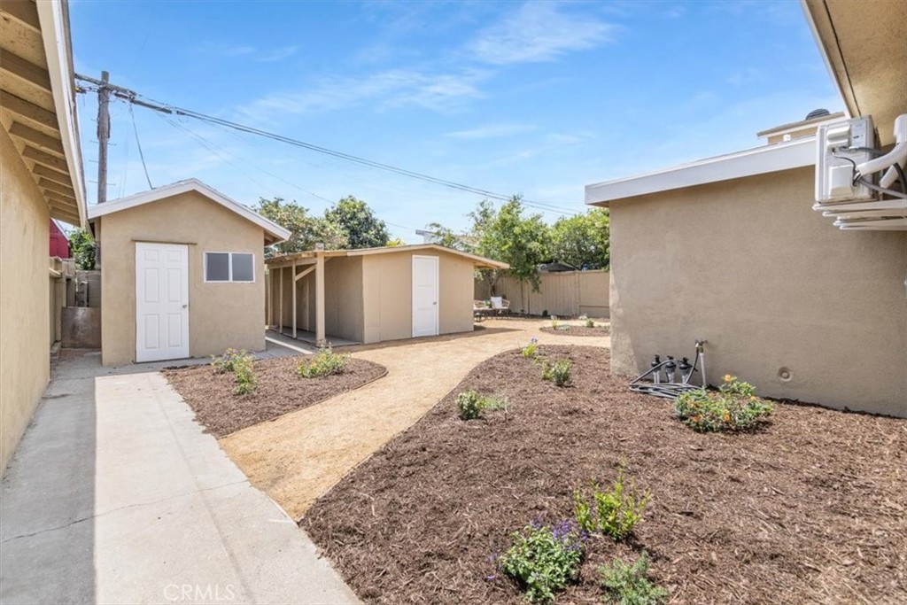 2422 W Pomona Street