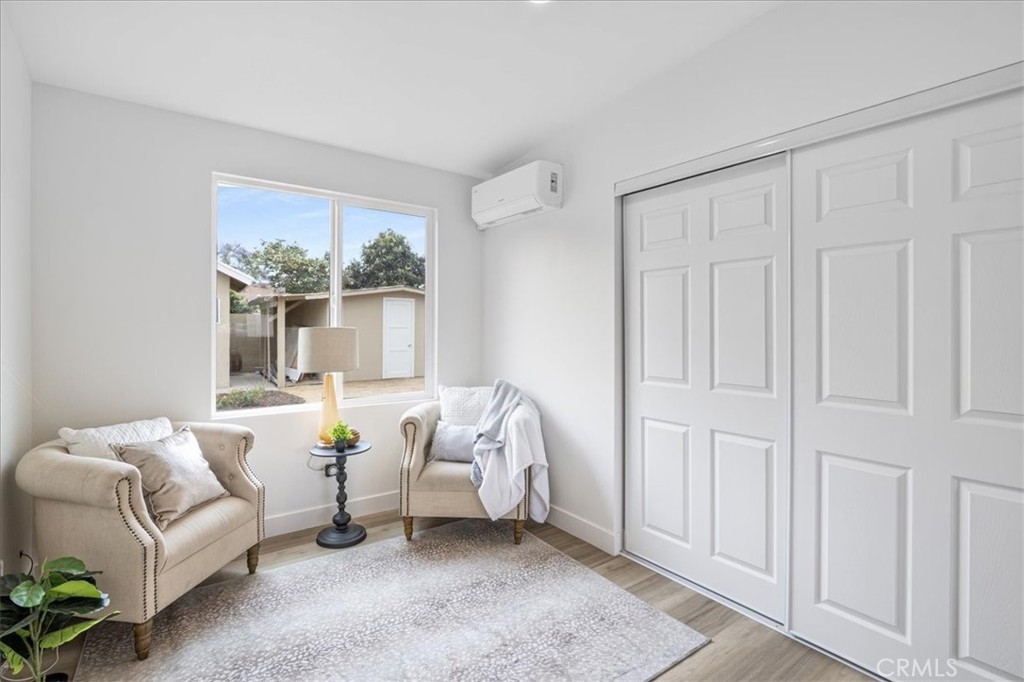 2422 W Pomona Street