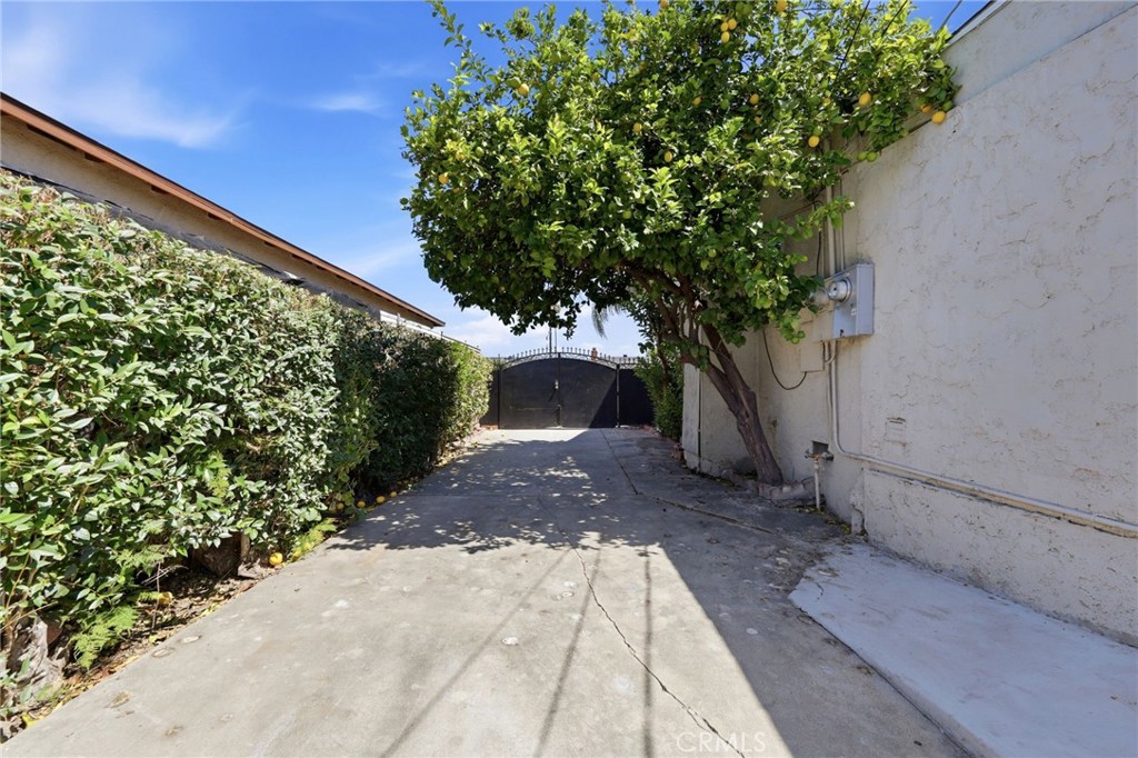 1626 E Mardina Street