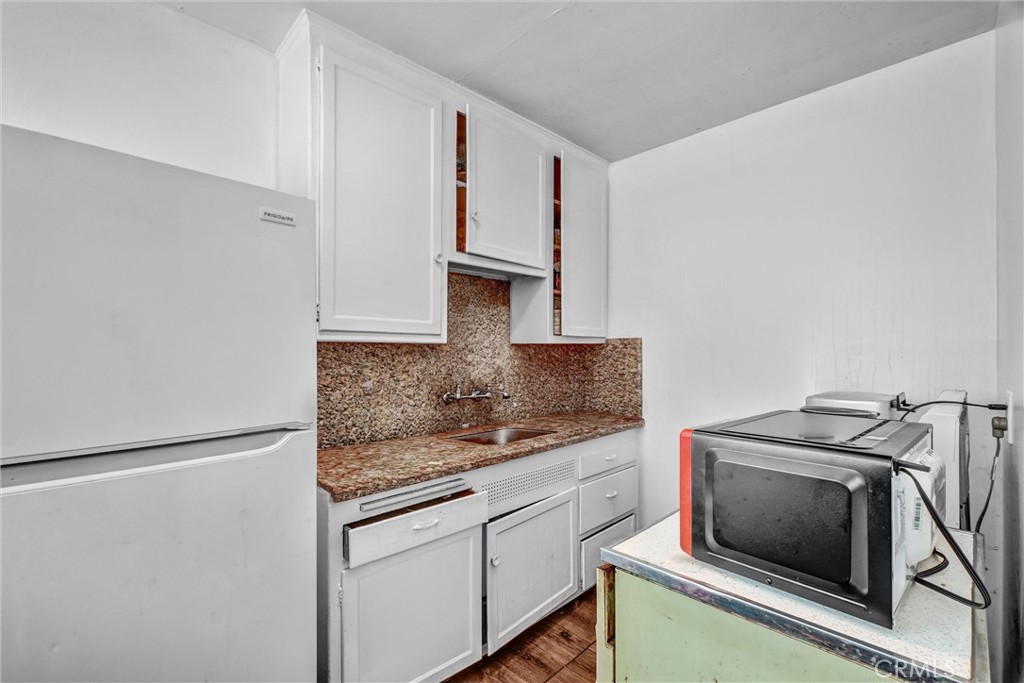 1065 E 19th