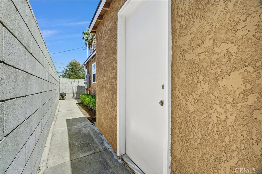 1065 E 19th
