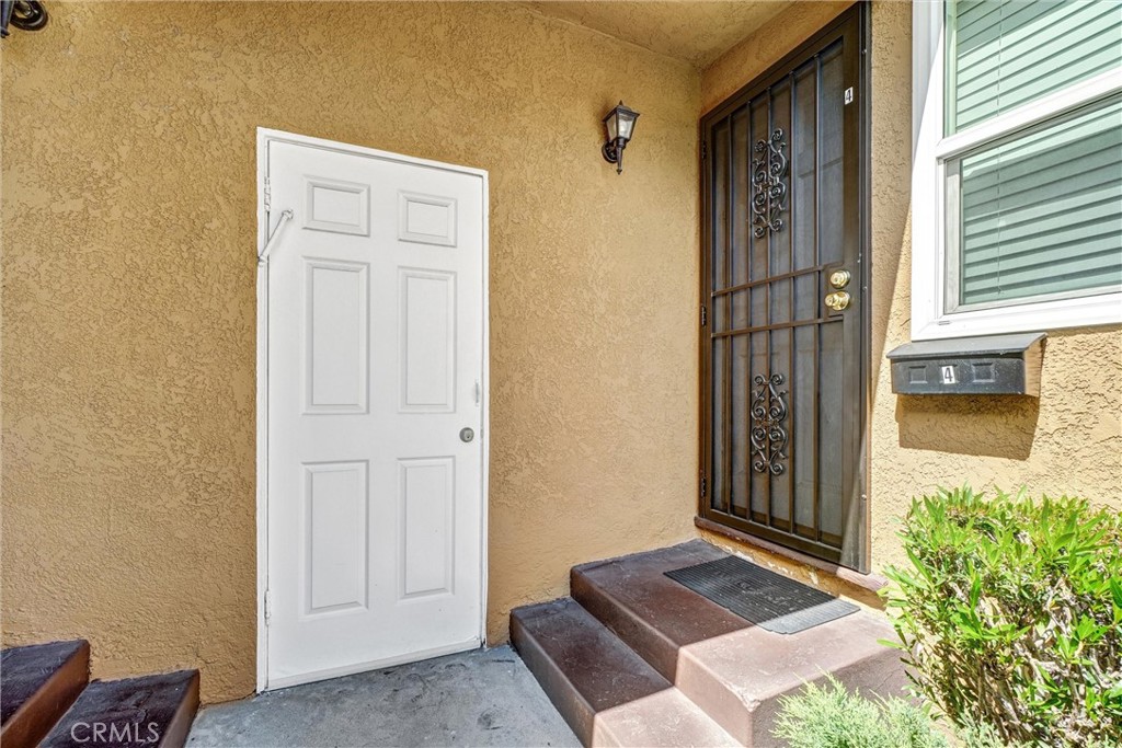 1065 E 19th