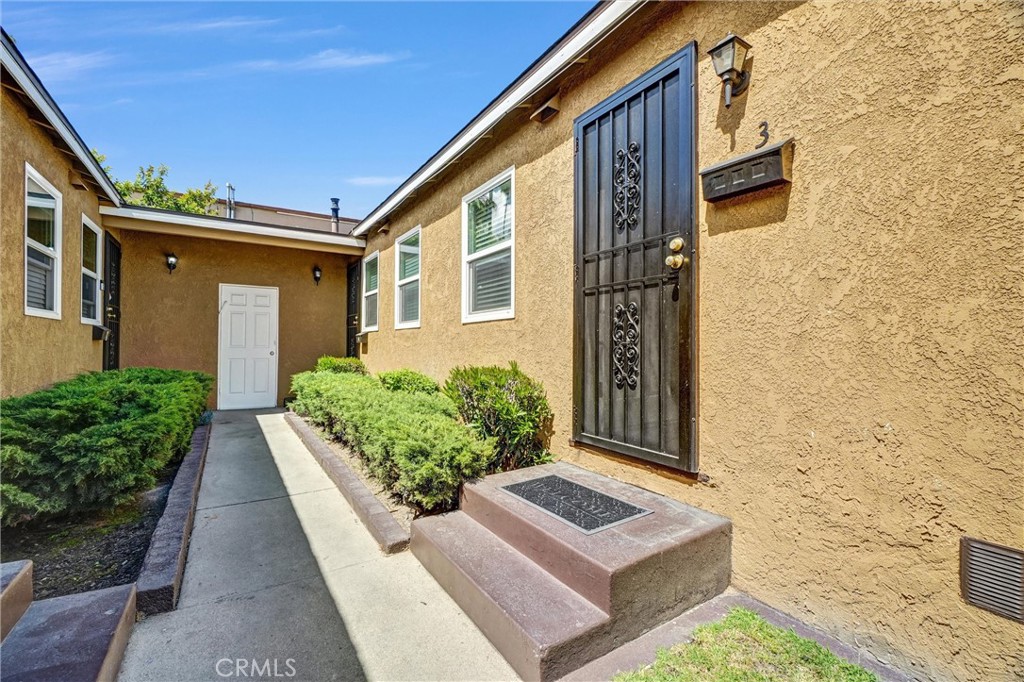 1065 E 19th