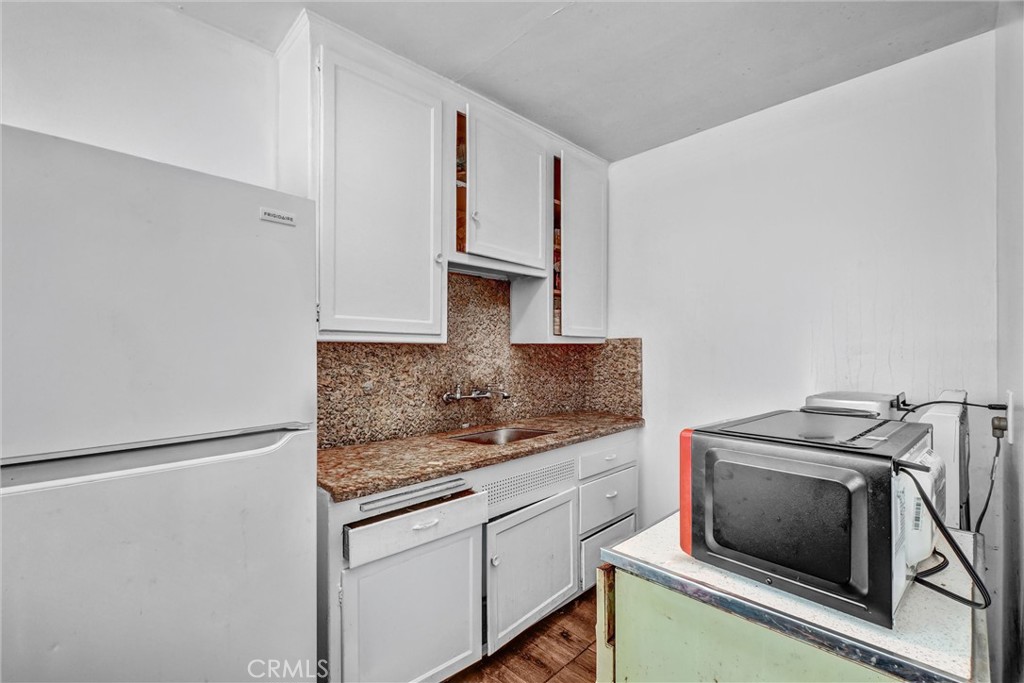 1065 E 19th