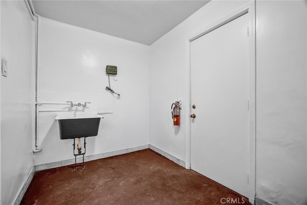 1065 E 19th