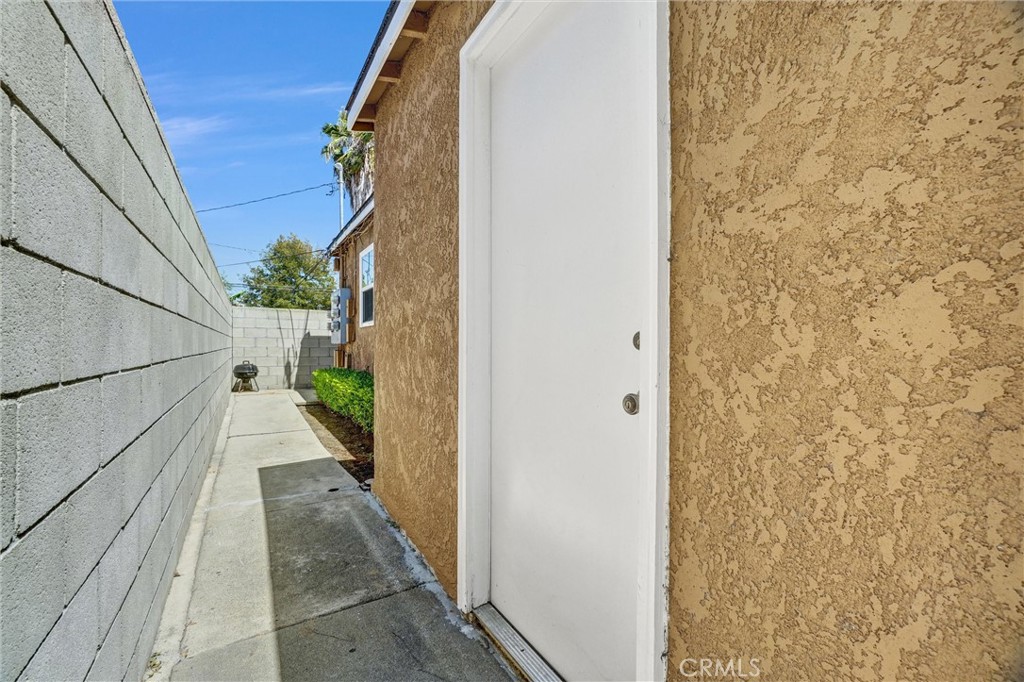 1065 E 19th