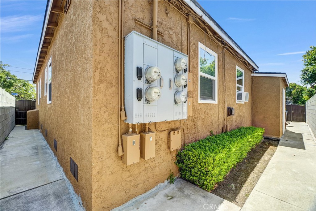 1065 E 19th