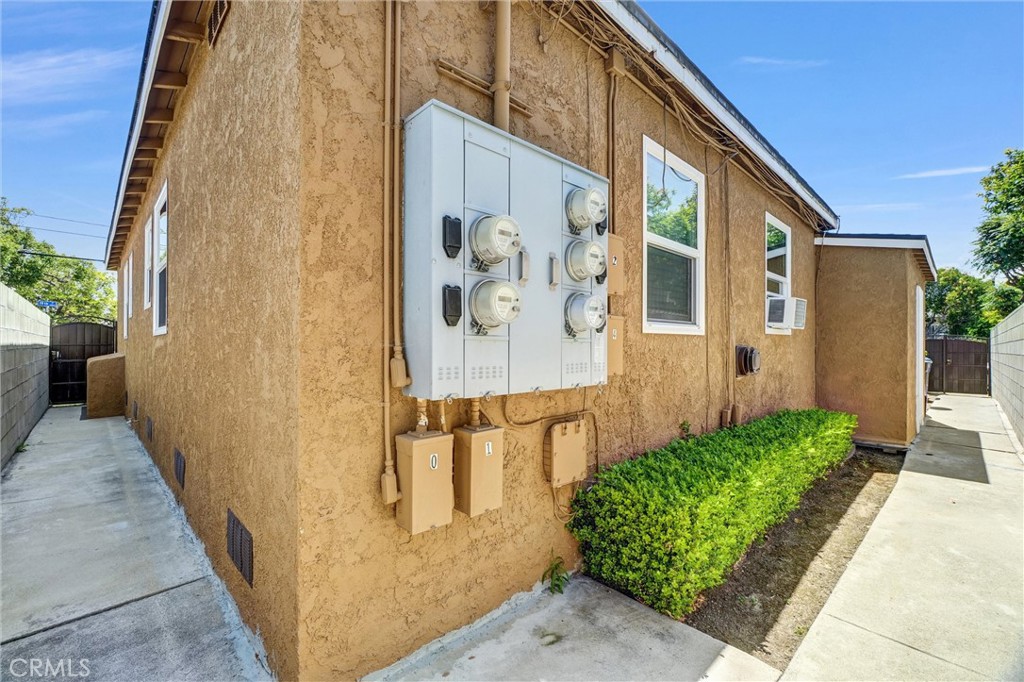 1065 E 19th