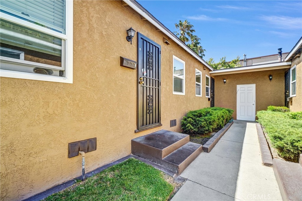 1065 E 19th