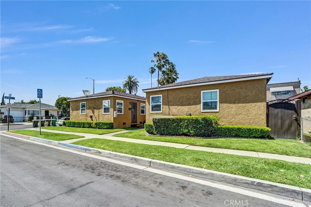1065 E 19th