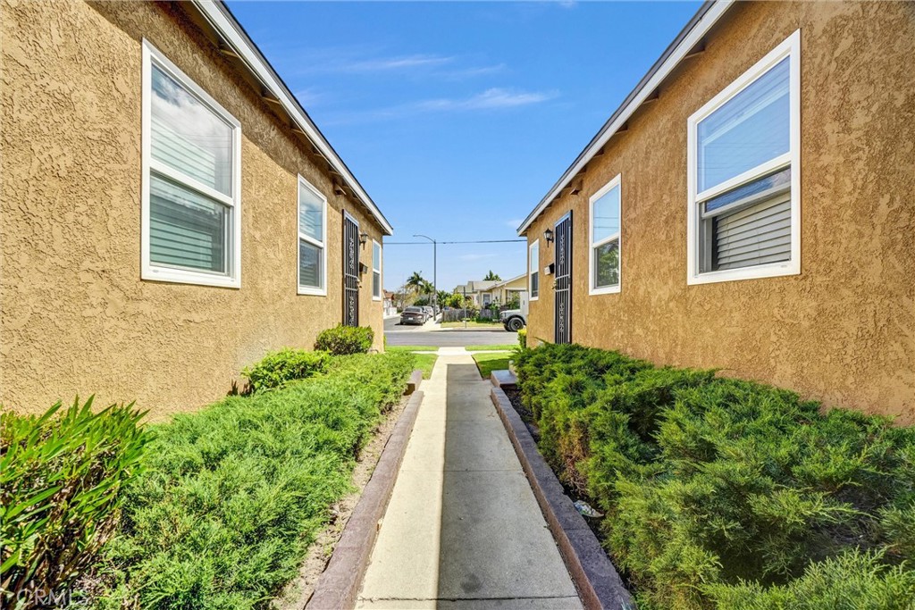 1065 E 19th