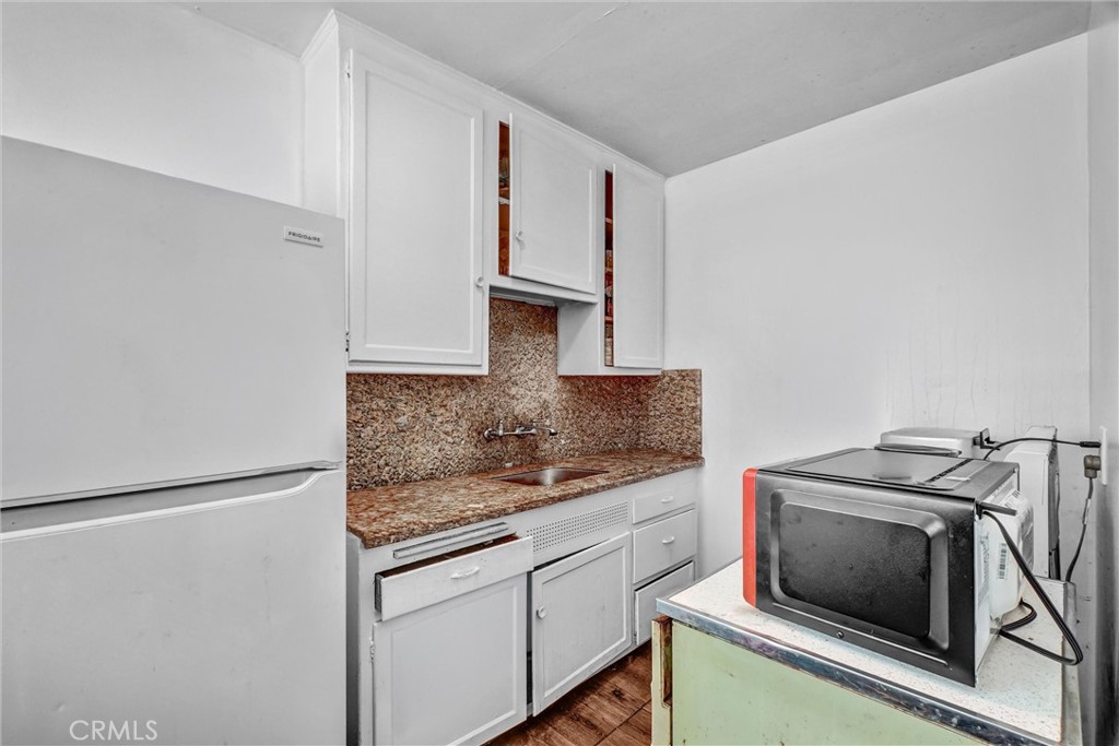 1065 E 19th