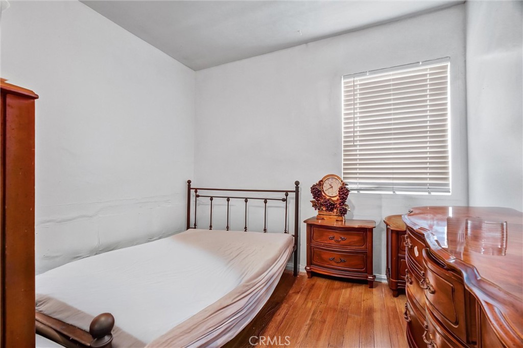 1065 E 19th