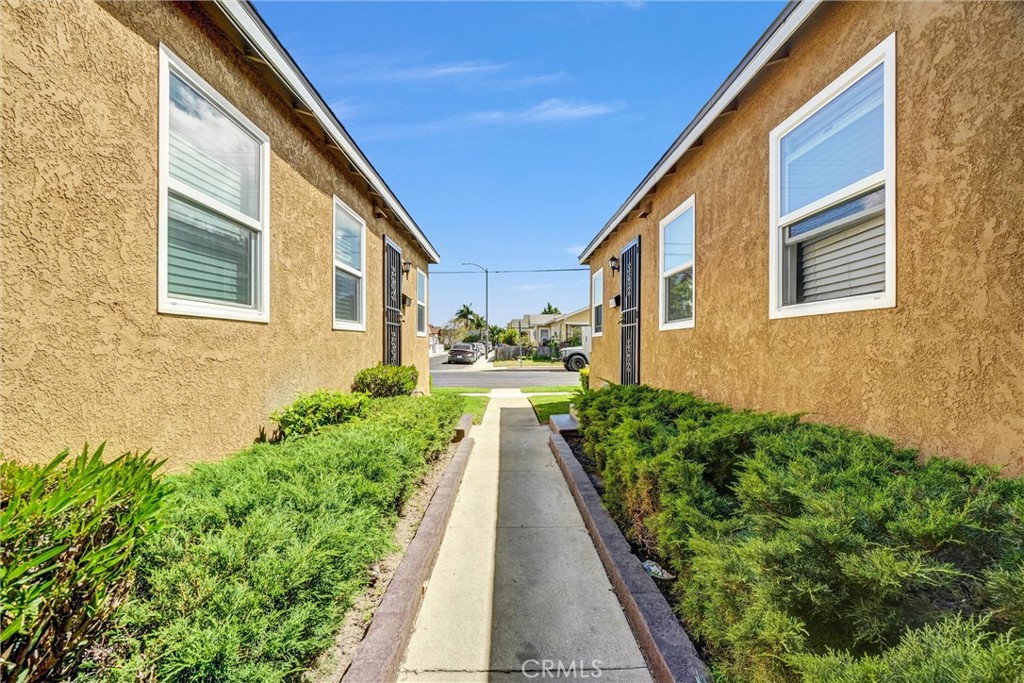 1065 E 19th