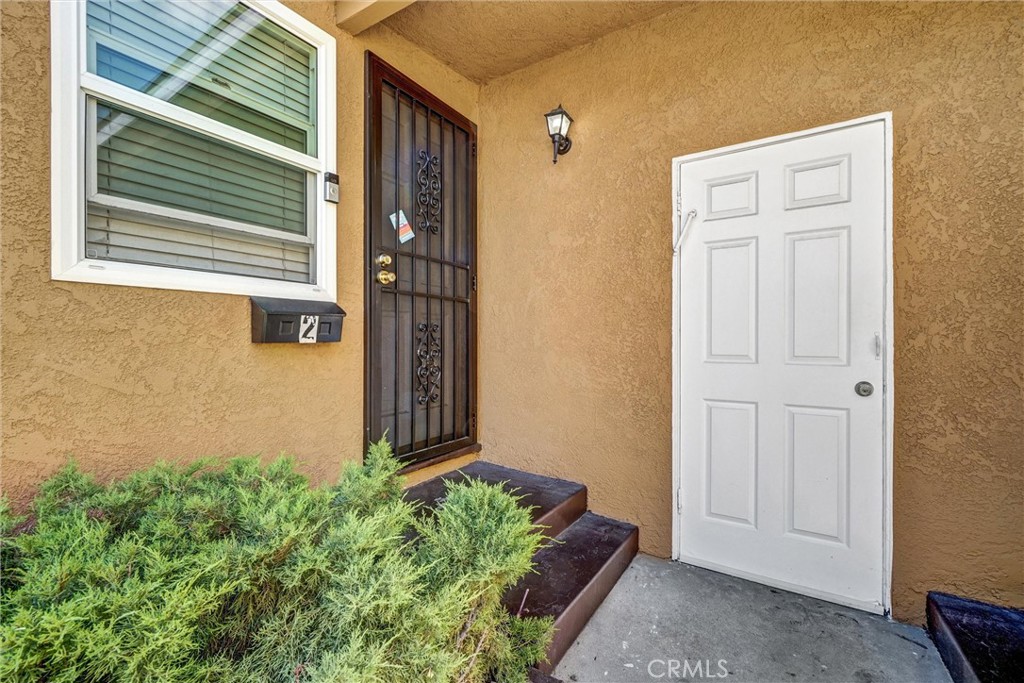 1065 E 19th